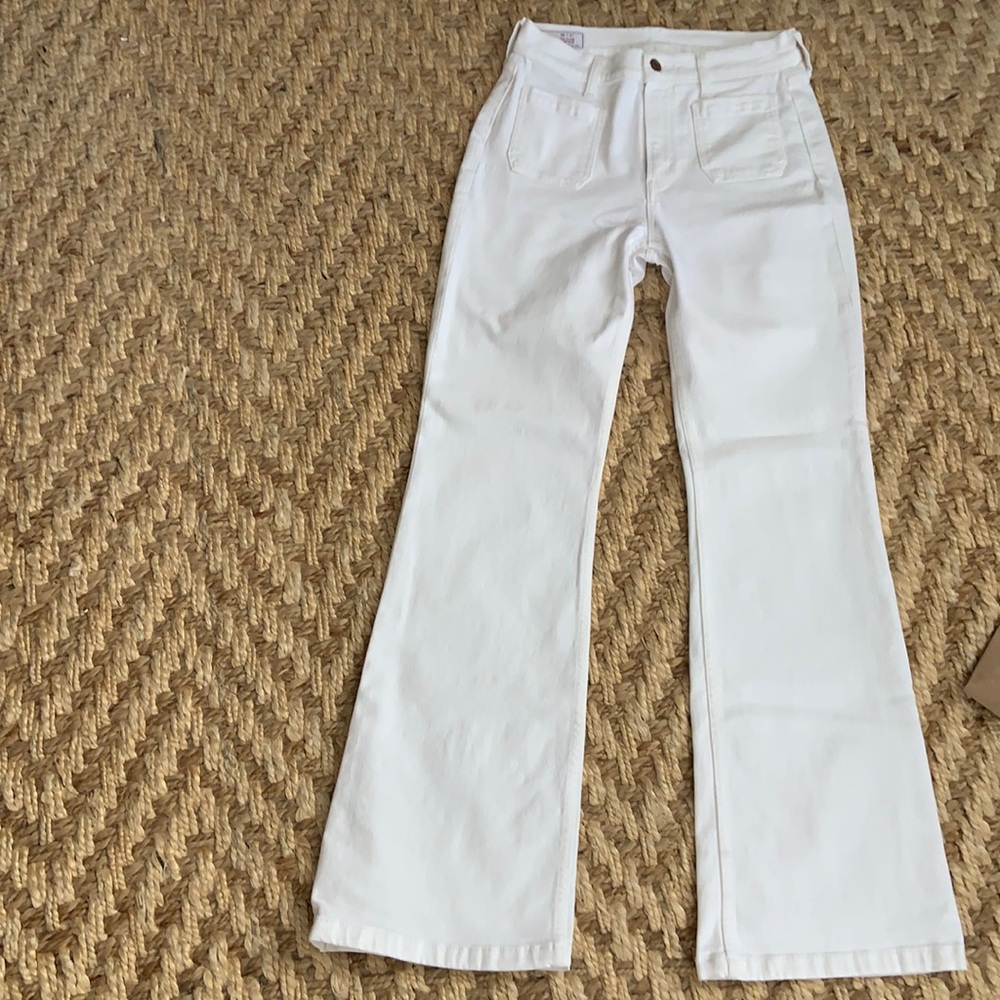 GAP (26/ 2R) 70’s high rise flare white!